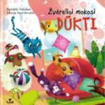 gyvūnai žaidžia kambaryje