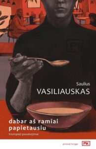 žmogus laiko šaukštą virš dubenėlio