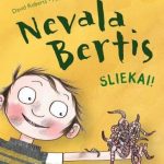 berniukas laiko rankoje sliekus