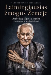 žmogus, pridėjęs ranką prie krūtinės