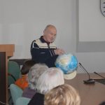 Fotografas J. Danauskas demonstruojantis gaublį