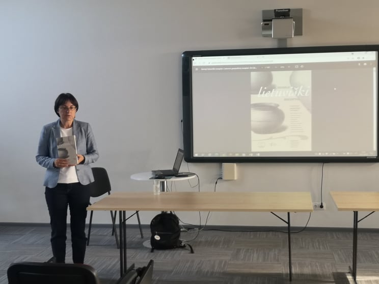 Knygos autorė A. Laužikienė