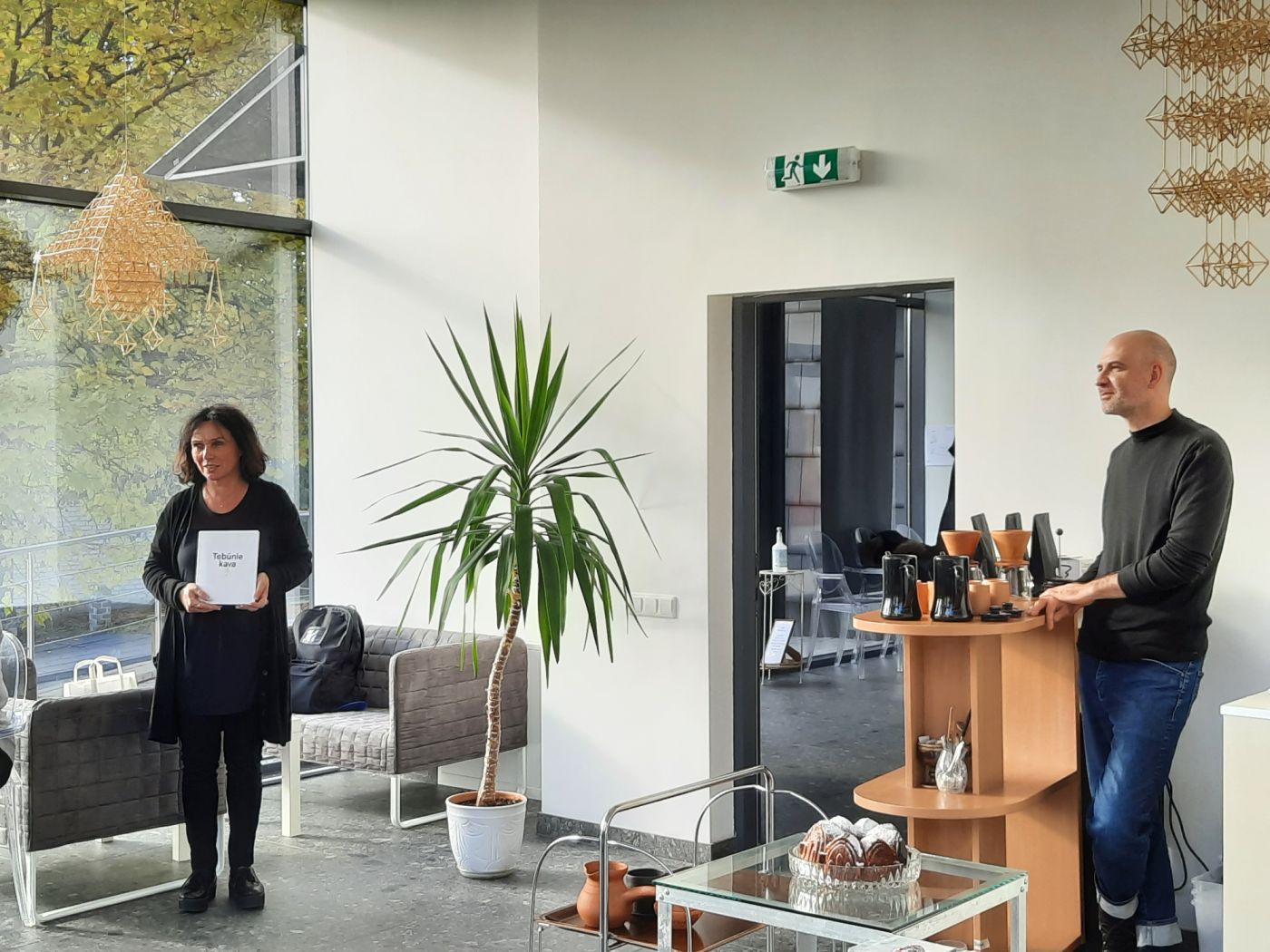 Lektoriai V. Kazlienė ir E. Ryklys vedantys mokytojams kavos edukaciją Molėtų krašto muziejuje