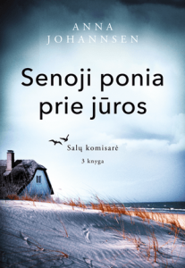 namelis prie jūros
