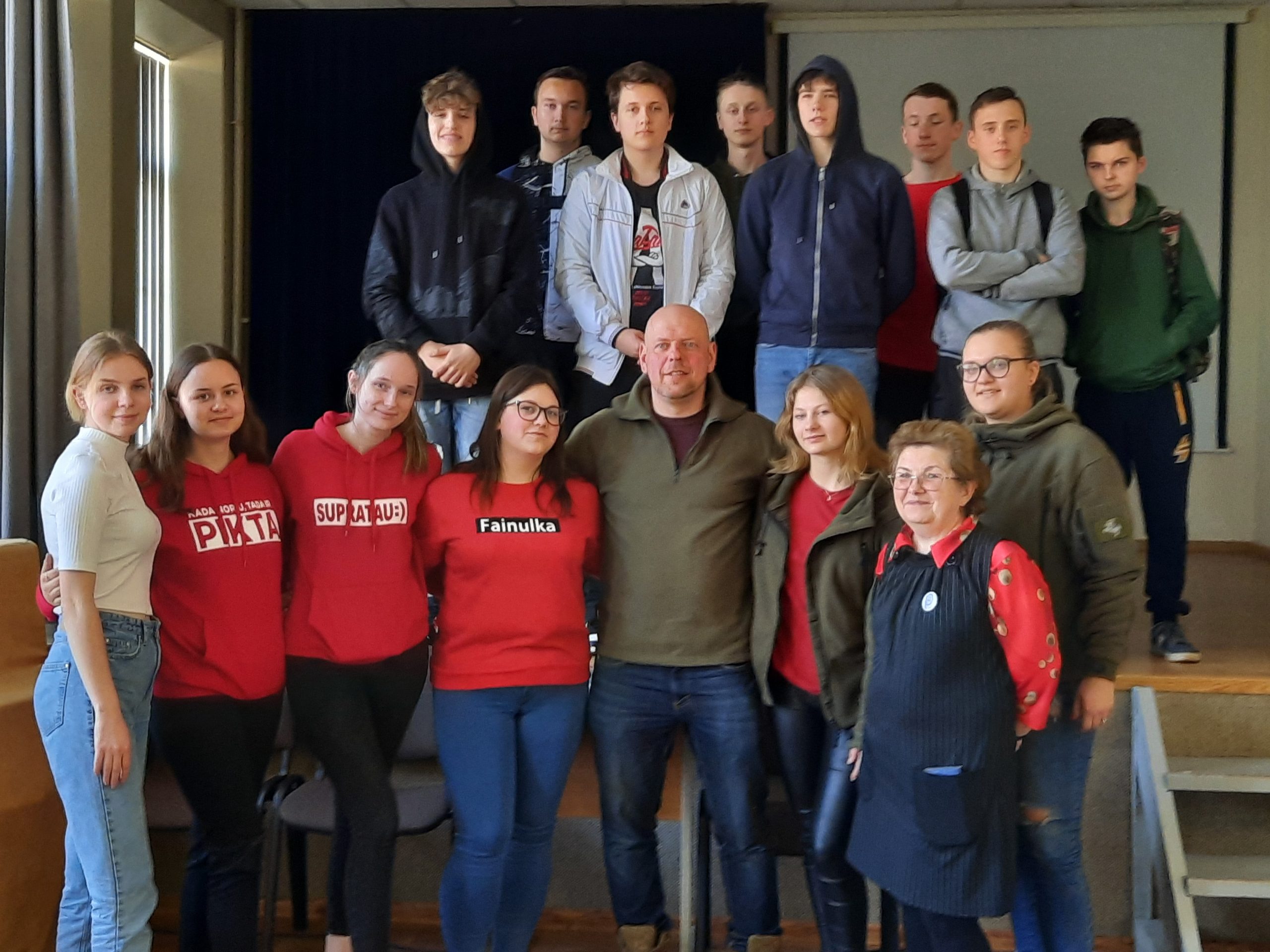 Molėtų r. Giedraičių Antano Jaroševičiaus gimnazijos mokiniai ir Gabrielius Liaudanskas Svaras