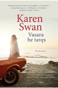 Mergina su automobiliu prie jūros žvelgia į tolį