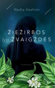 Kabulo moters siluetas tarp žalų lapų