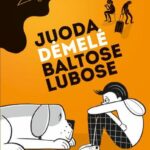 berniukas sėdi, o prie jo guli šuniukas