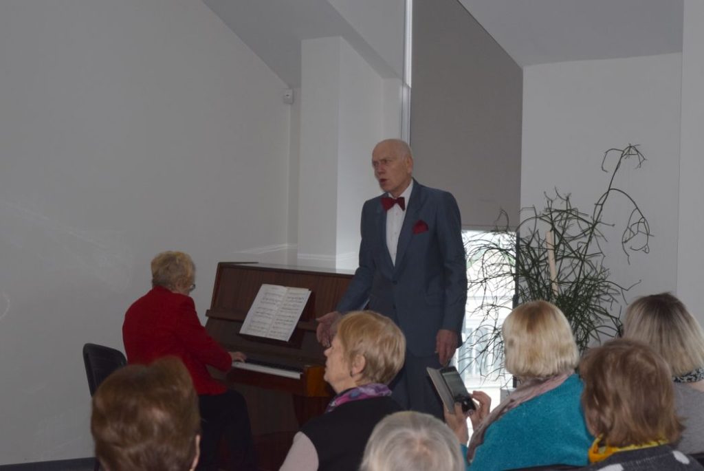 Koncertuoja prof. A. Kiveris ir prof. R. Bieliauskienė