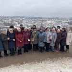 Ekskursijos dalyviai ant Trijų Kryžių kalno