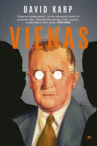 vyro portretas su uždengtomis akimis