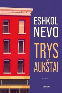 trijų aukštų namas