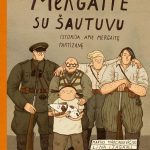 mergaitė stovi su partizanais
