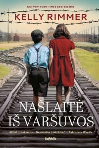 du vaikai eina geležinkelio bėgiais