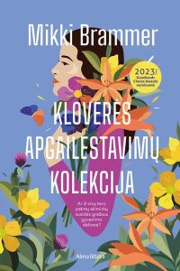 mergina nešasi puokštę gėlių, aplink žydi gėlės