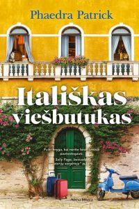 namas apaugęs žydinčiais krūmais