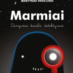 marmis žiūri per padidinamąjį stiklą