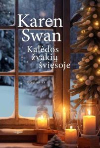 ant palangės dega žvakės, už lango žiemos vakaras