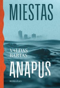 tyvuliuoja vanduo, tolumoje matosi miestas