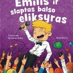 berniukas laiko rankoje mikrofoną