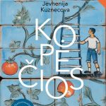 vyras laiko kopėčias, žuvis, pomidorai