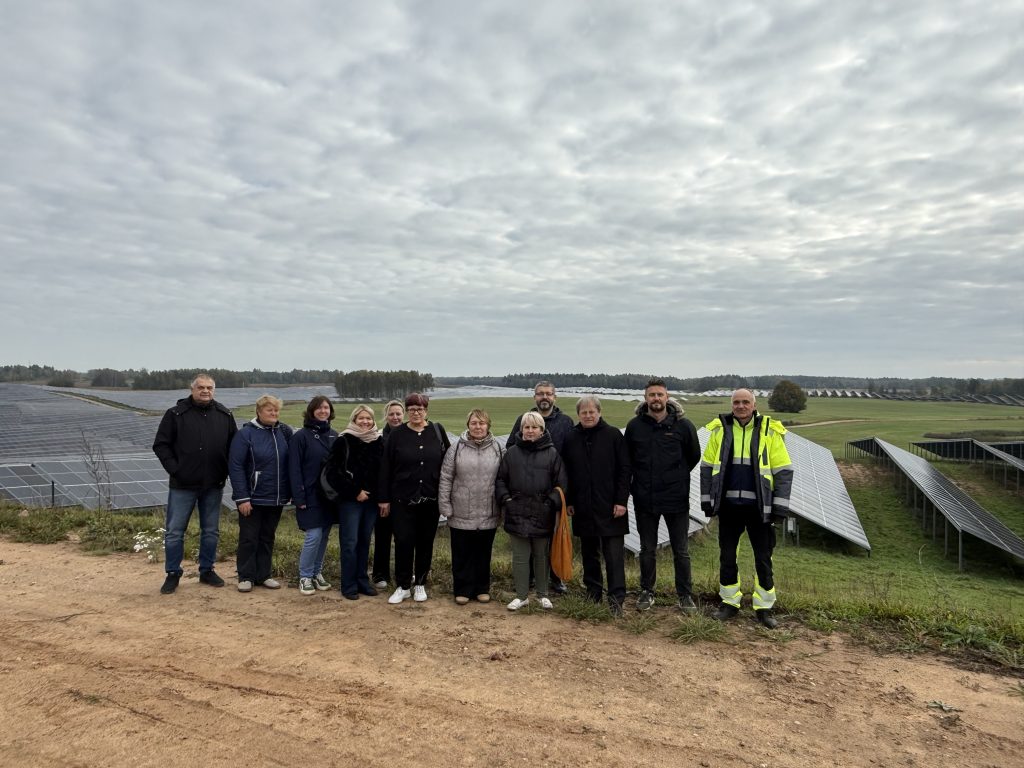 Mokytojai saulės energijos parke