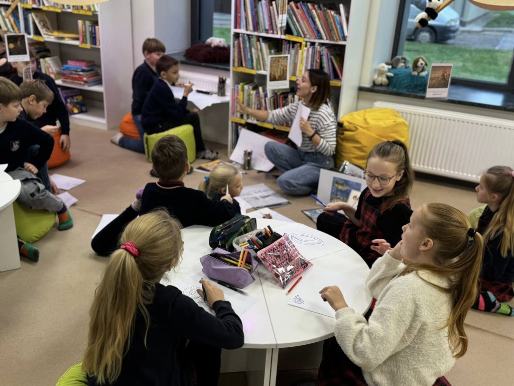 Iliustracijų pasaulyje: knygos personažo kūrimas