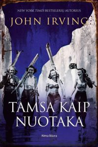 moterys kalnuose nešasi slides ant pečių